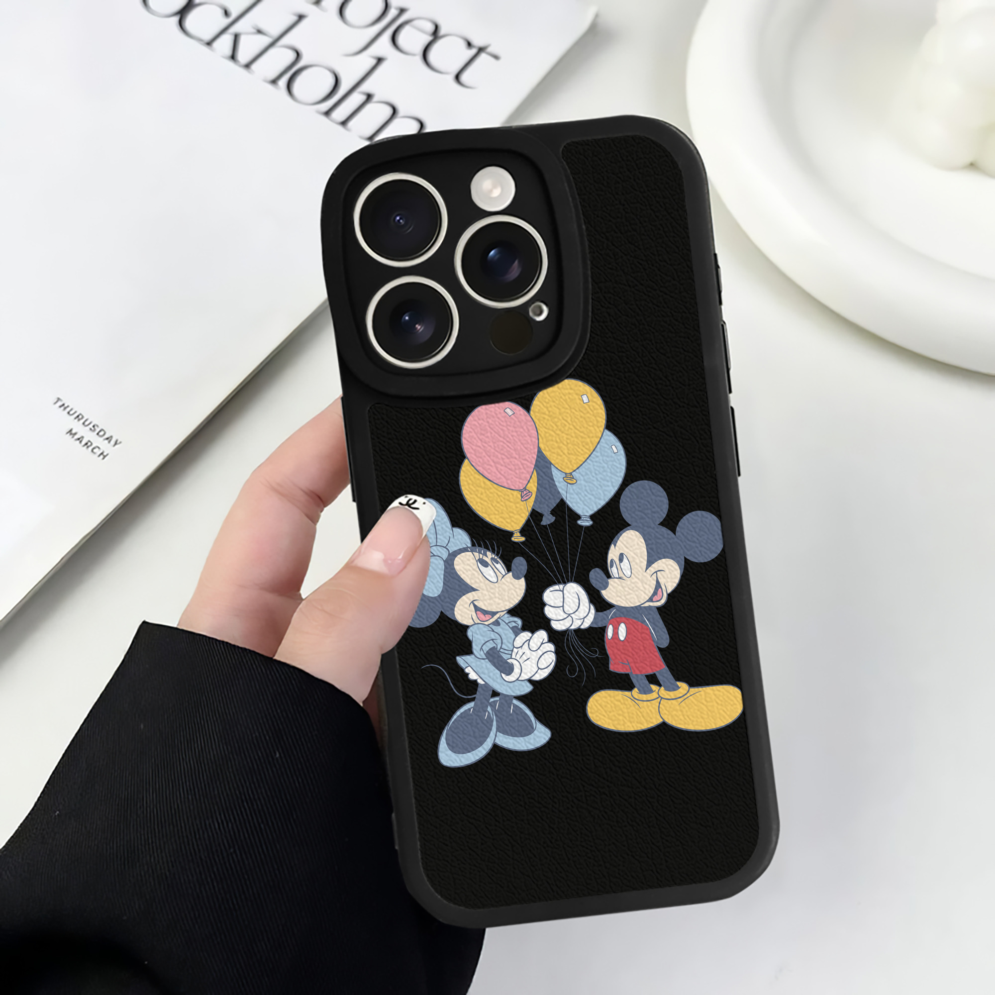 （画像用） ミッキーマウス Mickey Mouse 【iPhone 16シリーズ対応】シリコンスマホケース（レザー調） 材質：シリコン